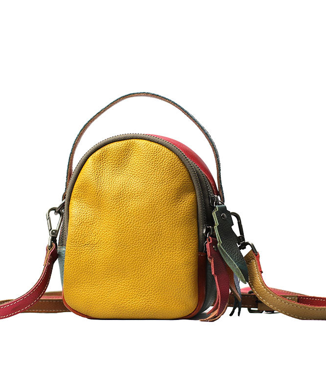 Stilren dam messengerbag i färgblock med praktisk axelrem. Elegant vardagsväska, perfekt modeaccessoar.