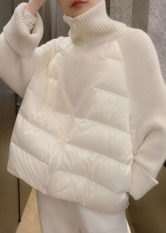 Modern dam parka med hög krage och full dragkedja. Ett bekvämt och varmt ytterplagg för höst & vinter.