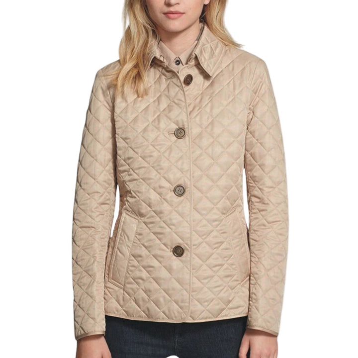 Stilren damjacka med diamantstickning, perfekt för sommar och vår. Lätt och elegant modejacka.