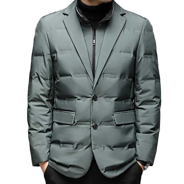 Stilren grön herr vinterjacka, vadderad för värme. Modern design perfekt för vardaglig casual mode.