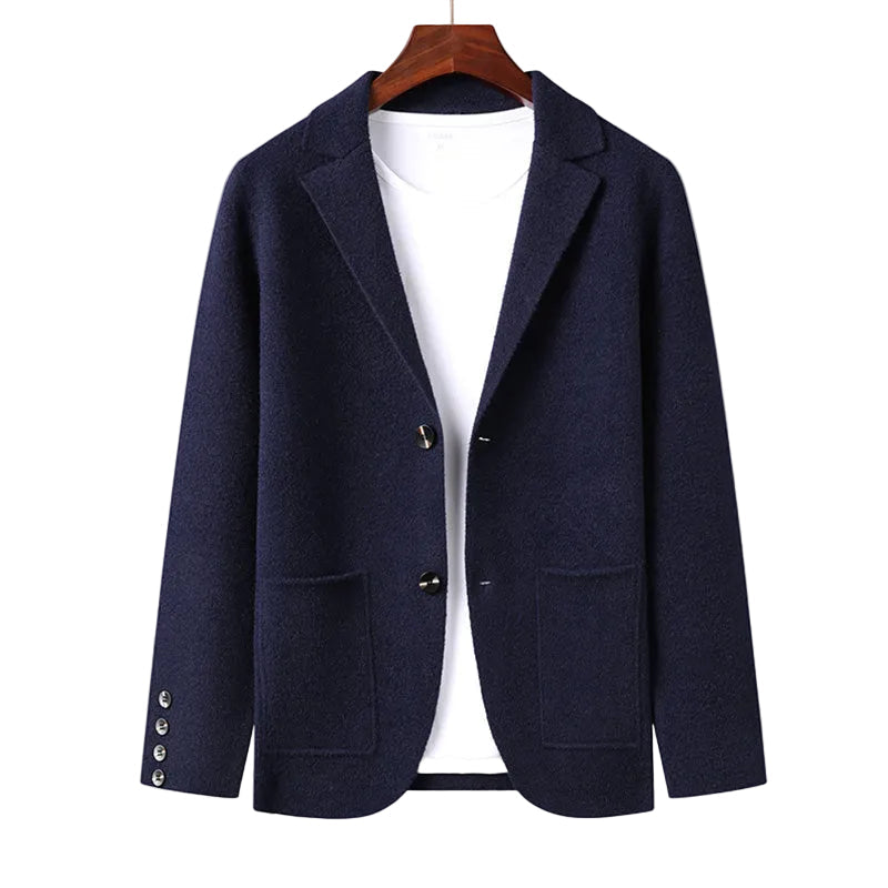 Stilren herr cardigan jacka med praktiska fickor, perfekt för elegant vardagsmode och höst.