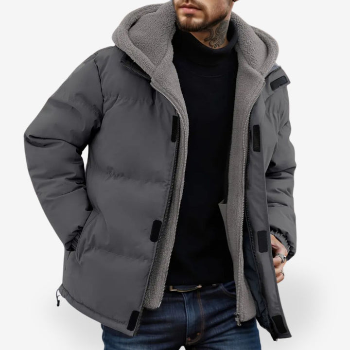 Mörk herr hoodie jacka, idealisk för kalla dagar. Stilren & isolerad vinterjacka med huva för optimal komfort.