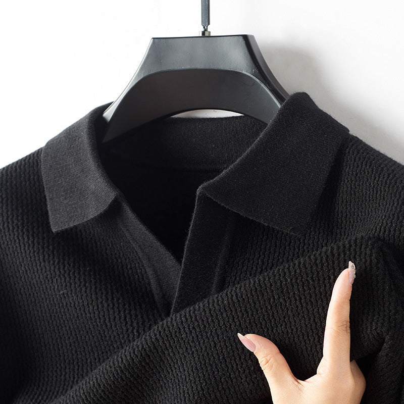 Stilren herr pikétröja i stickad design, perfekt för en klassisk och bekväm vardagsstil.