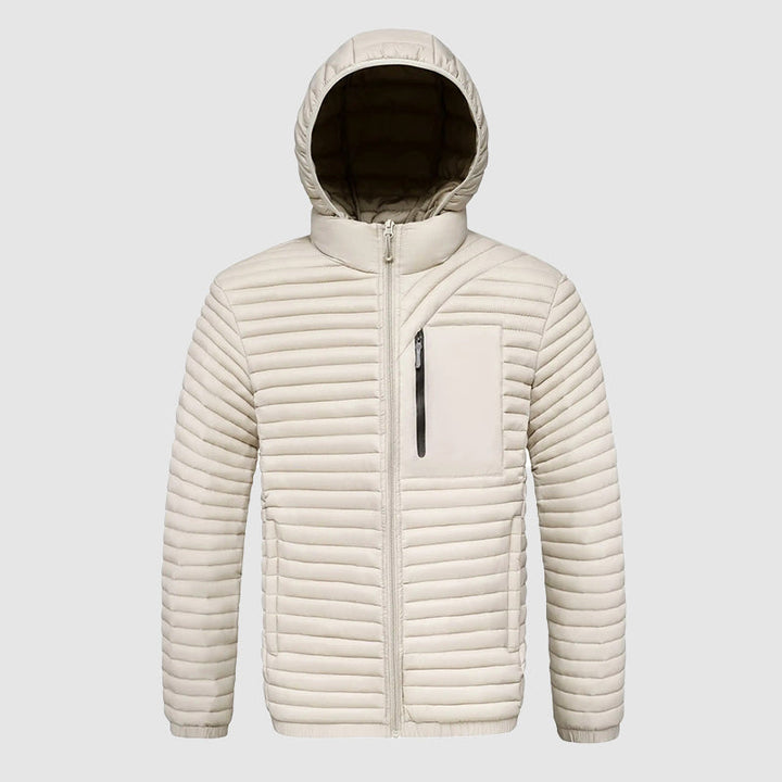 Elegant sidovy av en herr pufferjacka med huva. Långärmad, bekväm vinter- & höstjacka för herr mode.