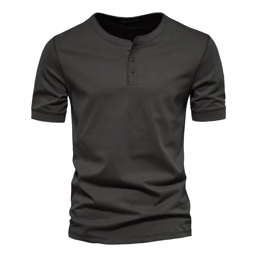 Stilren herr t-shirt med krage för smart casual. Bekväm passform, idealisk för vardagsmode.