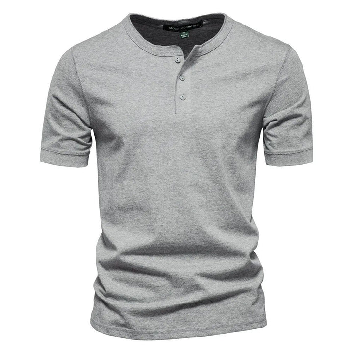 Elegant krage t-shirt för herrar. Perfekt för en smart casual look med bekväm passform.
