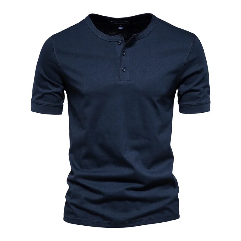 Bekväm herr t-shirt med krage. Utmärkt för en avslappnad men stilren look. Klassisk passform.