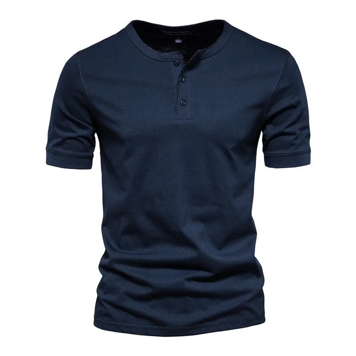 Bekväm herr t-shirt med krage. Utmärkt för en avslappnad men stilren look. Klassisk passform.