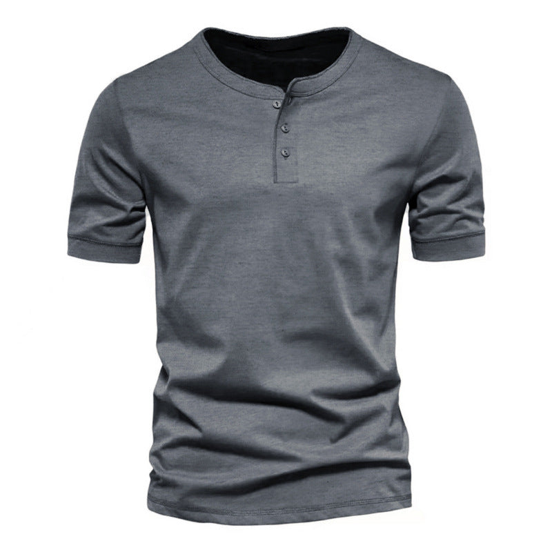 Herr t-shirt med krage i klassisk stil. En elegant uppdatering för vardagsmodet. Hög komfort.