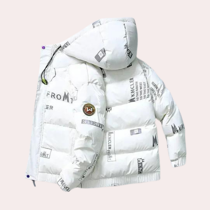 Mångsidig herrjacka. Stilren design som passar vinter, vår och höst. Vattentålig och bekväm.