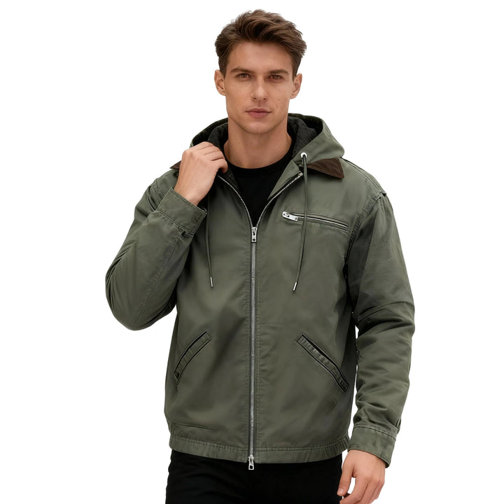 Stilren herr vinterparkas för kalla dagar. Varm vinterjacka i modern design, perfekt för utomhusbruk.