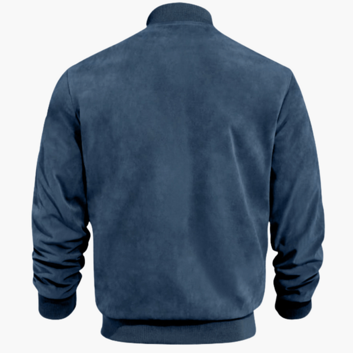 Herrarnas moderna bomberjacka. Stilren & funktionell med sidfickor, idealisk för casual looks.