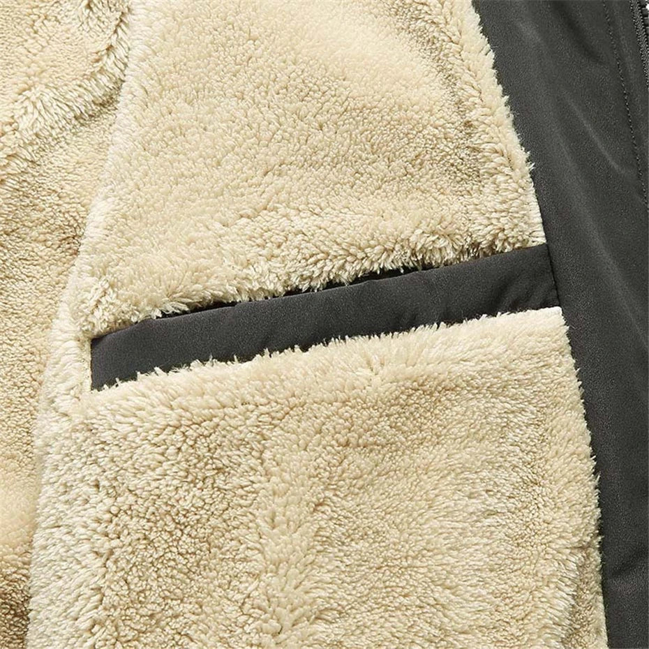 Varm och bekväm herrjacka i fleece, perfekt som ytterplagg. Stilren vardagsjacka för kalla vinterdagar.