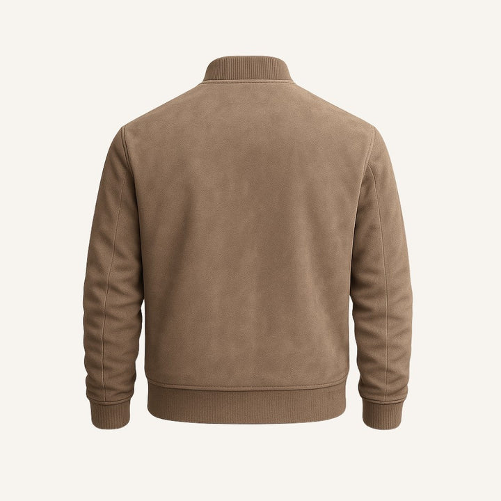Man bär elegant herrjacka i mocka, en varm och stilren vinterjacka för kyliga dagar.