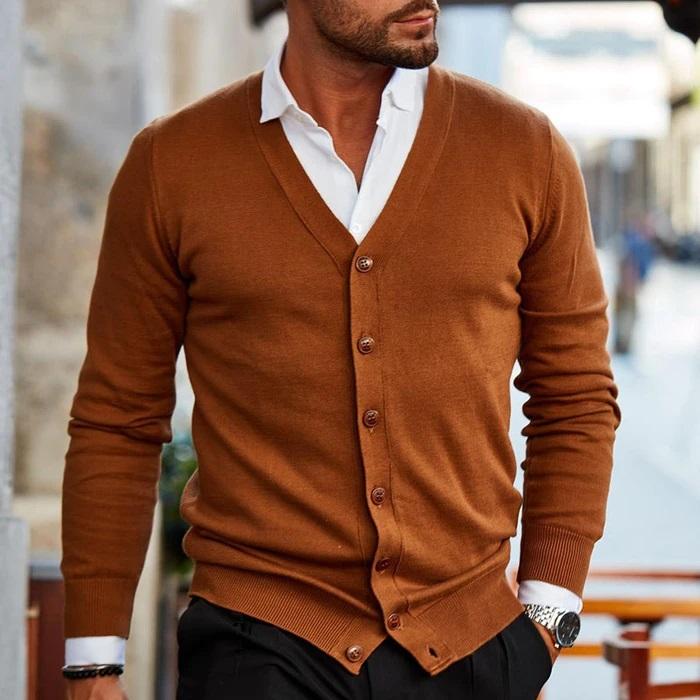 Mjuk och bekväm herrkofta, perfekt för hösten. Mångsidig cardigan i stilren design med fickor.