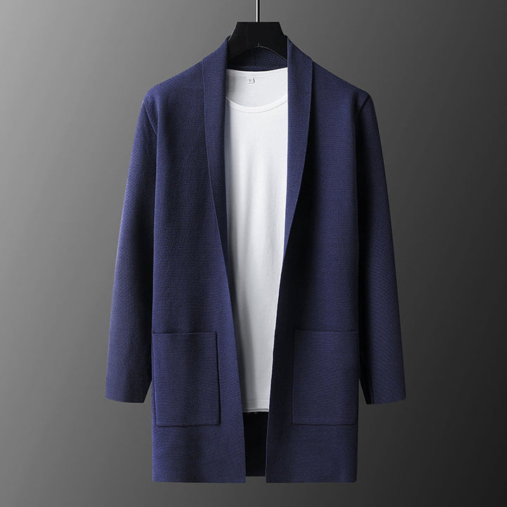 Herrkofta i stilren stickad design med sjalkrage. Öppen front, långärmad & bekväm för casual våren och hösten.