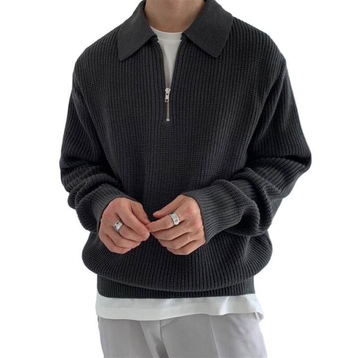 Stilren herrtröja med halv dragkedja. Modern passform för casual stil, perfekt för vardag & höstmode.