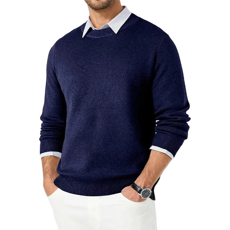 Stilren herrtröja med rund hals i mjuk stickning för bekväm vardagslook. Perfekt vår/höst.