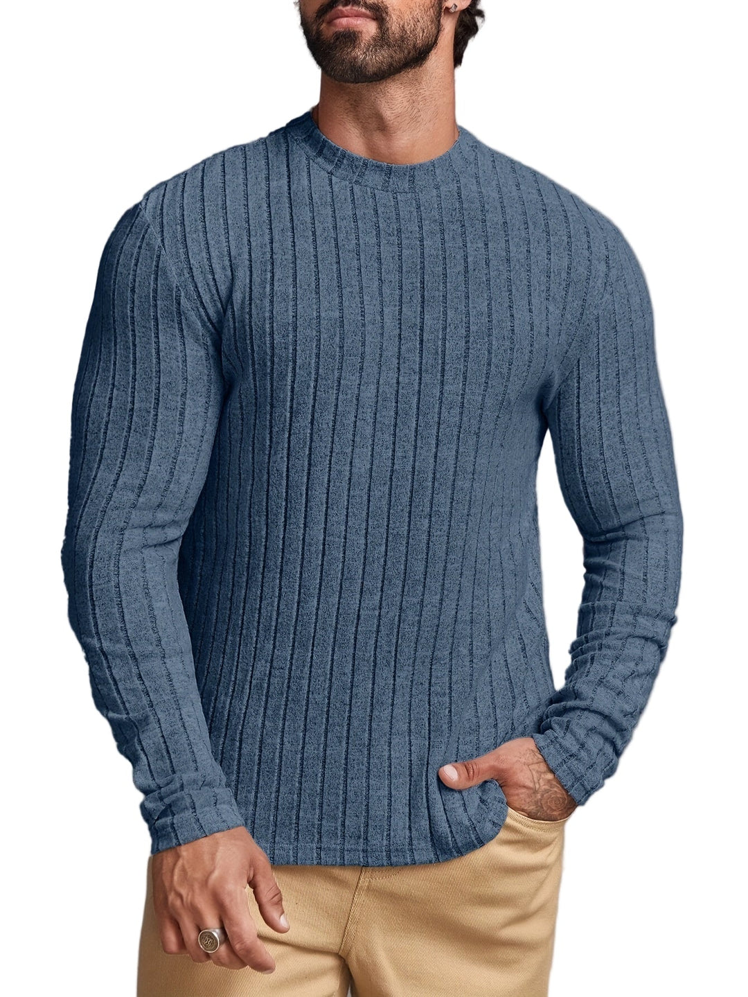 Stilren herrtröja med rundhals. Bekväm casualtröja för mångsidigt vardagsbruk inom herrmode.