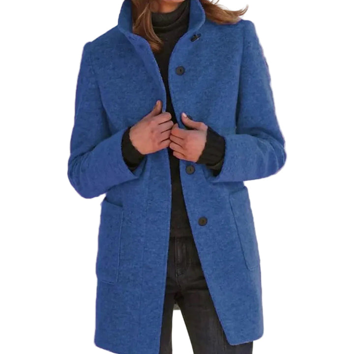 Stilren kvinnors vinterkappa med ståkrage, varm och bekväm för vintermode och vardagsbruk. Långärmad design.