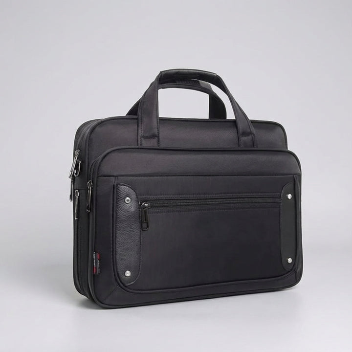 Rymlig UrbanBrief arbetsväska för laptop och dokument. Optimal organisation för resor och daglig pendling.
