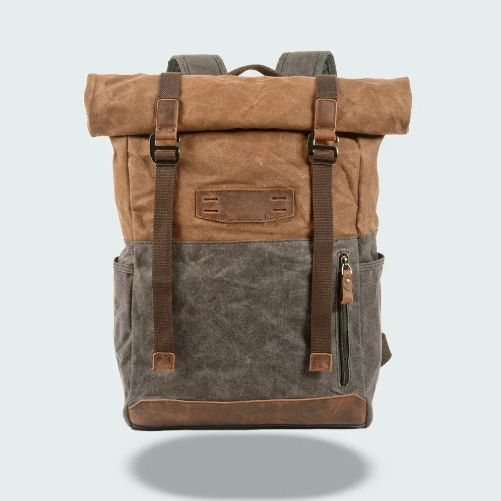 Elegant svart rolltop ryggsäck för män, modern design som passar för både arbete och fritid.