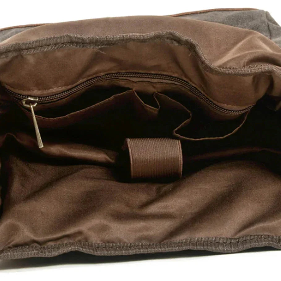 Slitstark herr rolltop ryggsäck i minimalistisk design, utmärkt för daglig användning och äventyr.