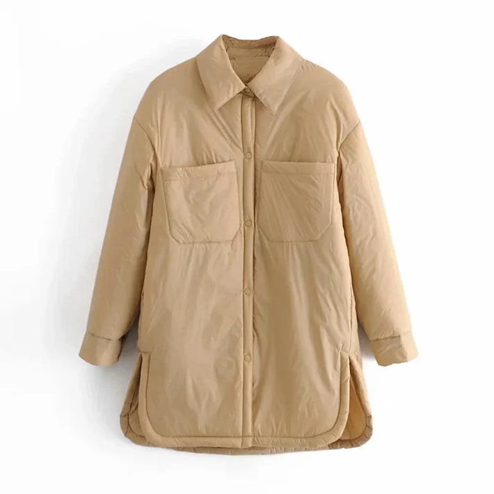 Khaki dam vinterjacka, varm och skyddande. Det perfekta ytterplagget för att hålla stilen i kallt väder.