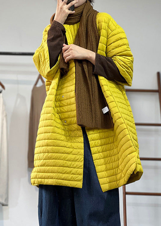Mångsidig damjacka i plus size. Bekväm bomullsblandning med unikt patchwork och knappdetaljer.