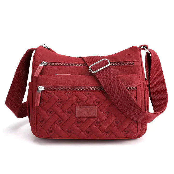 Praktisk dam crossbody väska med flera fack för organiserad förvaring. Idealisk för vardagen.