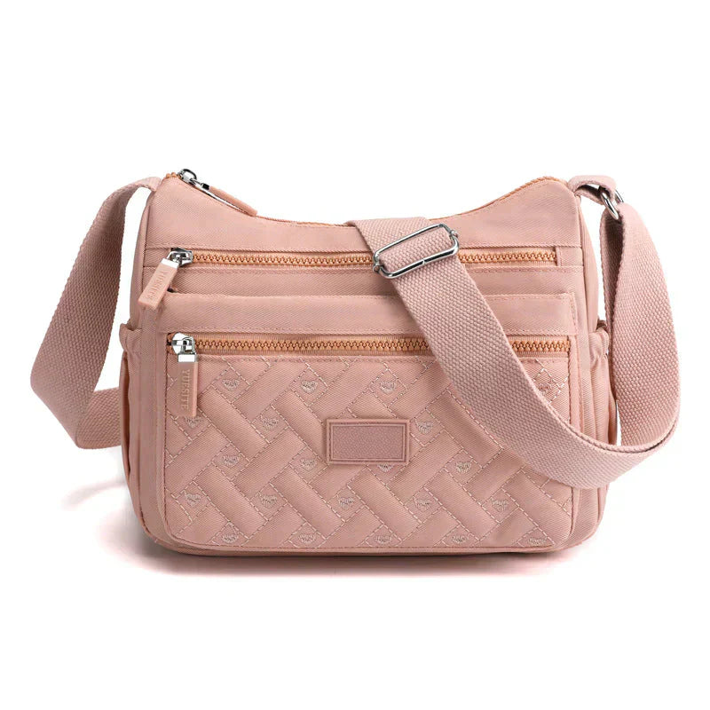 Mångsidig damväska: crossbody och axelväska i ett. Stilren och funktionell för alla tillfällen.