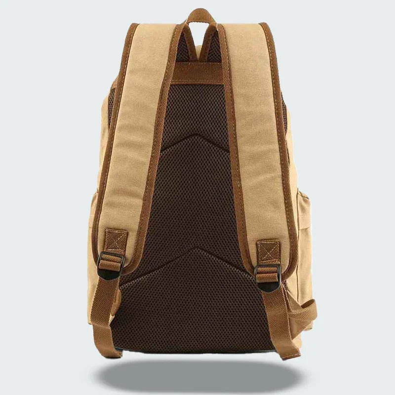Detalj av den slitstarka unisex ryggsäcken med flik, visar dess högkvalitativa och stilrena material.