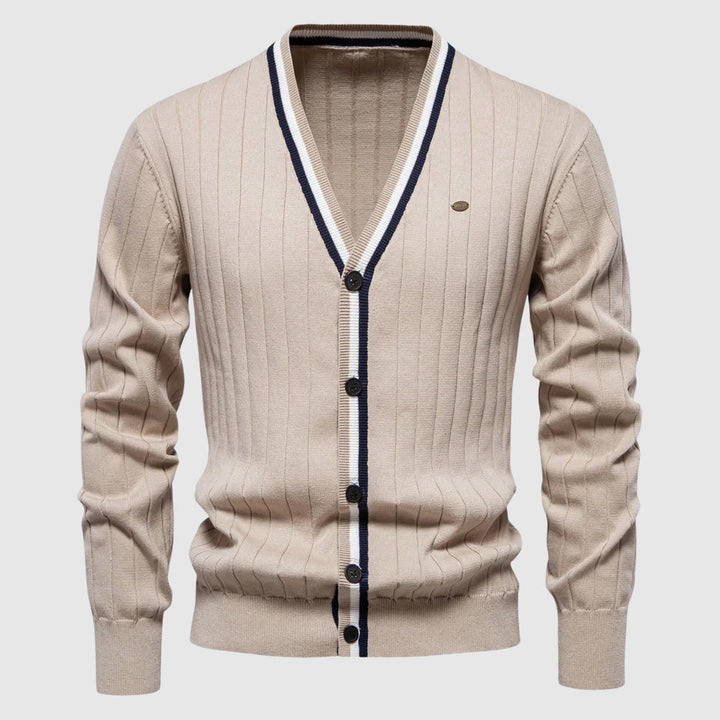 Herrkofta med V-ringning i enkelknäppt design. Idealisk för lager-på-lager stil och komfortabelt mode.