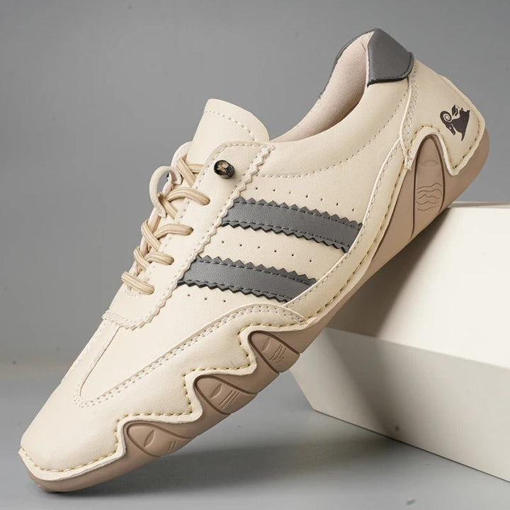Baksidan av herr loafers som framhäver den eleganta designen och komforten för vardagsbruk.