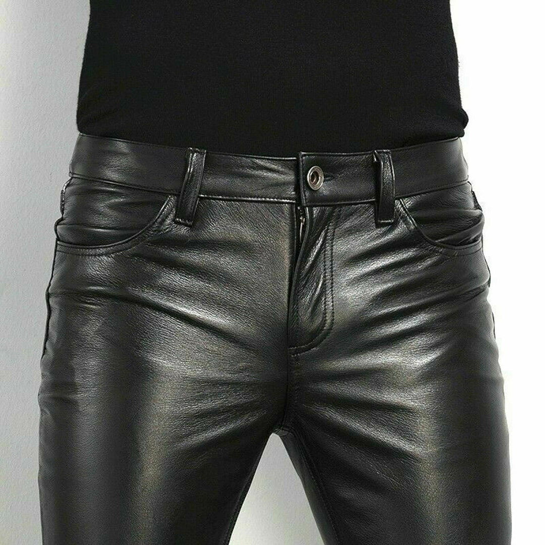 Bekväma slim fit herrbyxor för en modern man. Passar perfekt som stilrena vardagsbyxor eller eleganta smart casual.