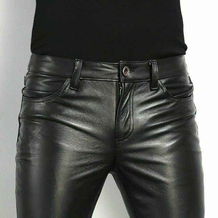 Bekväma slim fit herrbyxor för en modern man. Passar perfekt som stilrena vardagsbyxor eller eleganta smart casual.
