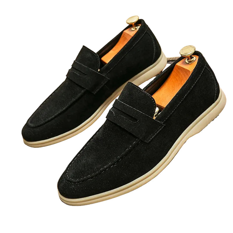 Stilrena herrloafers i läder, perfekta slip-on skor för komfort och elegans i vardagen.