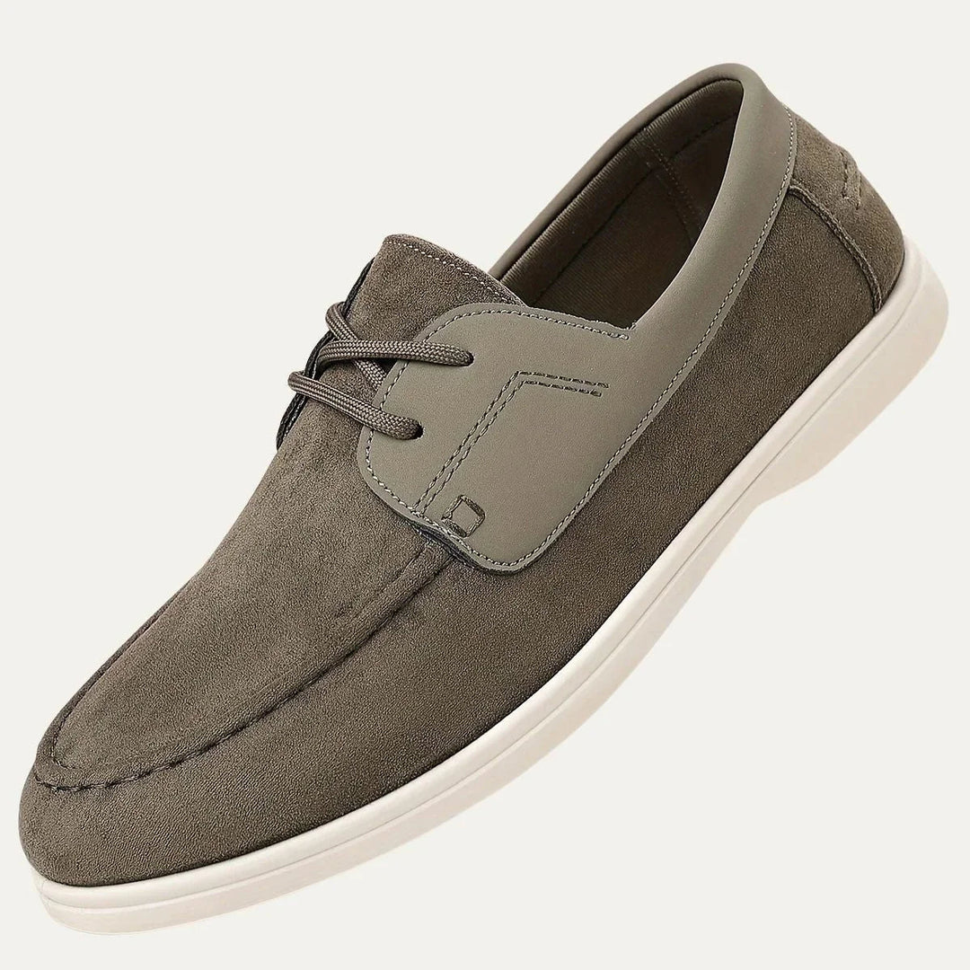 Gröna loafers herr med snörning, erbjuder stilren komfort för kontoret och en avslappnad vardagslook.