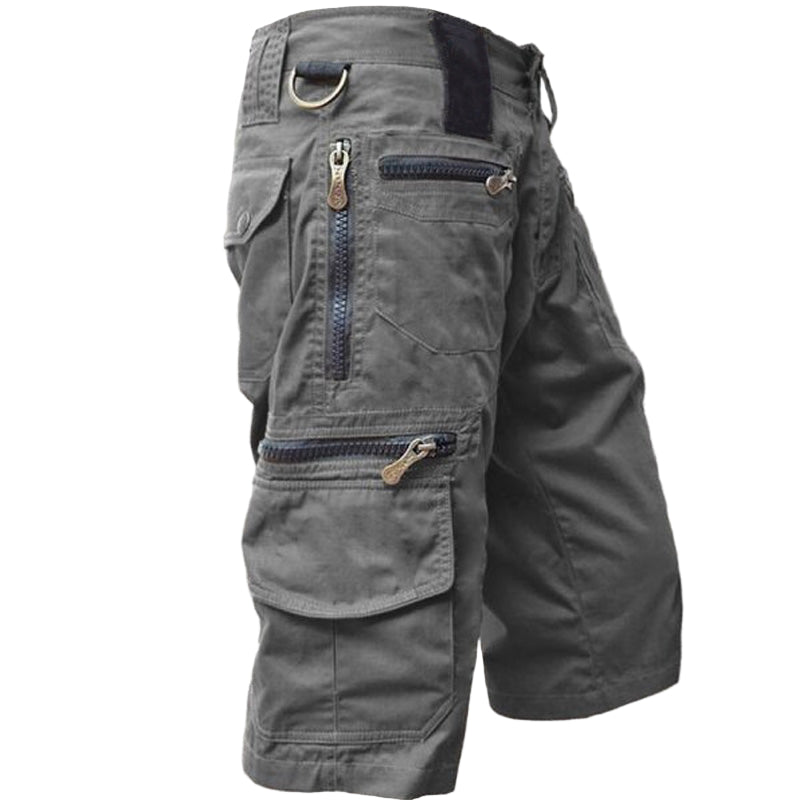 Stilrena herrshorts i modern design, perfekta för vardag och aktiva äventyr. Komfortabla och multifunktionella.