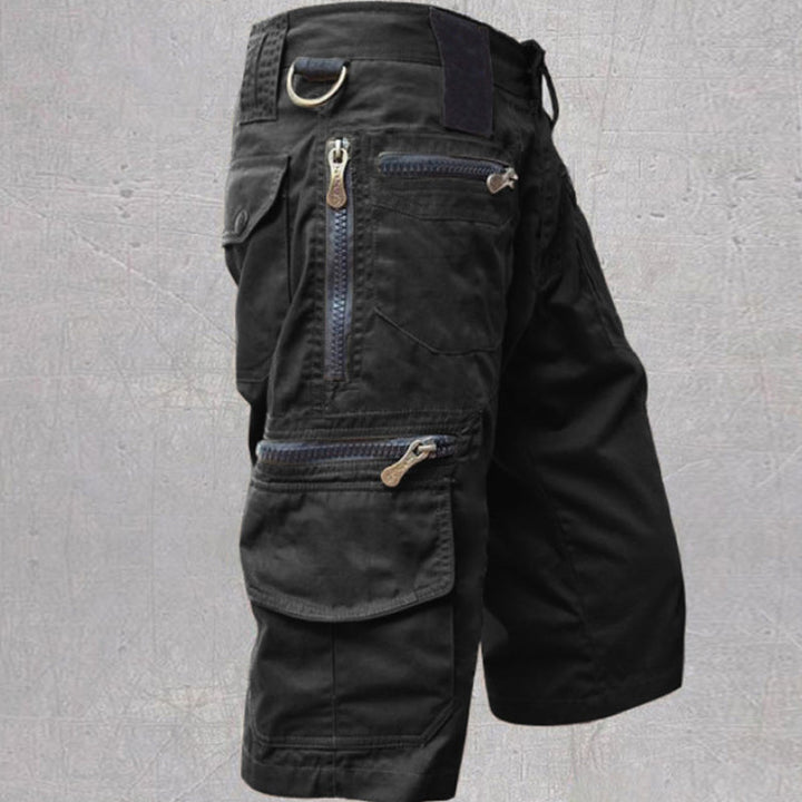 Slitstarka och multifunktionella herrshorts för aktiva män. Optimal komfort för utomhusbruk och dagliga äventyr.
