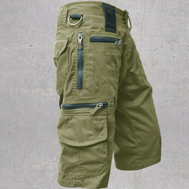 Komfortabla herrshorts, vattenavvisande och perfekta för vardag, sommar och aktiva fritidsäventyr. Slitstark design.
