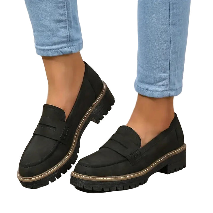 Stilrena loafers med plattform för kvinnor. Bekväma damskor perfekta för vardag och kontor.