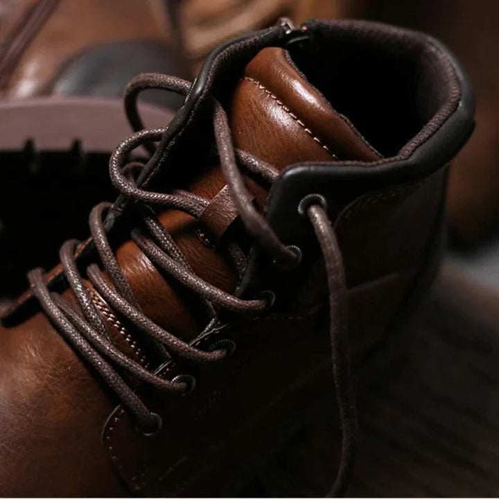 Bekväma ankelboots för män, stilren design. Mångsidiga höstskor, perfekta som jobb- eller fritidsskor.