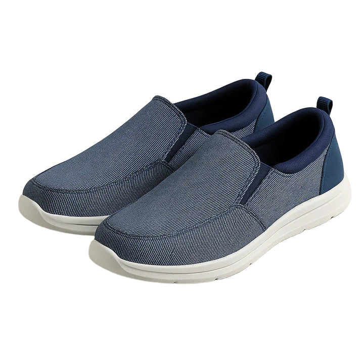 Stilrena slip-on loafers för män. Eleganta sommarskor för casual vardag och komfortabelt herrmode.