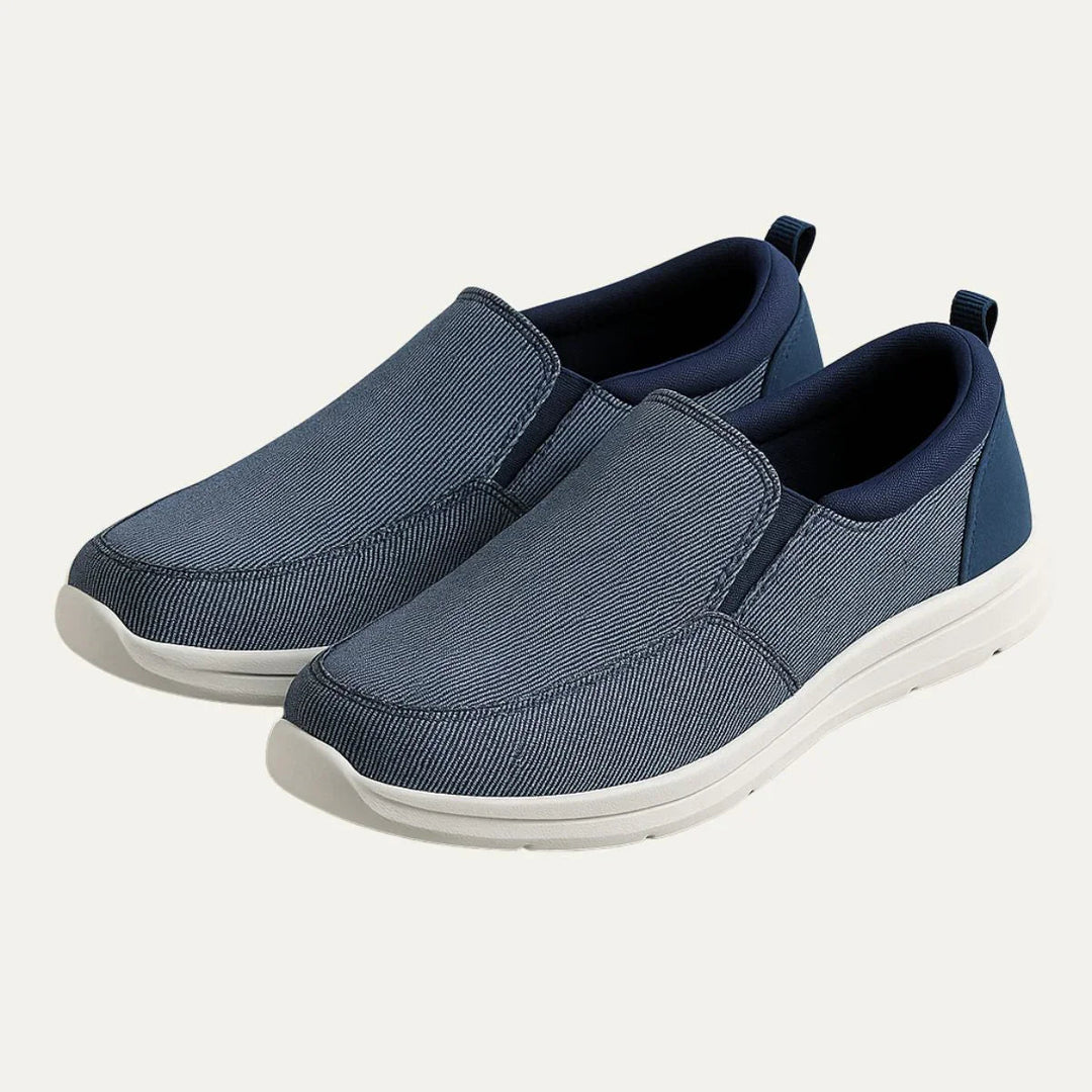 Herrskor: Bekväma, stilrena slip-on loafers i tidlös design. Perfekta vardagsskor för sommarsäsongen.