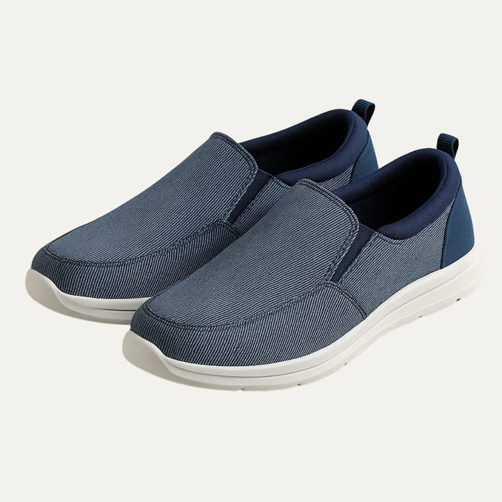 Herrskor: Bekväma, stilrena slip-on loafers i tidlös design. Perfekta vardagsskor för sommarsäsongen.
