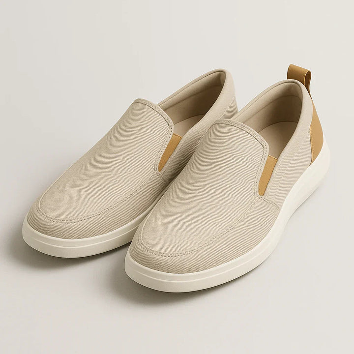 Eleganta herr loafers, slip-on modell. Mångsidiga vardagsskor som kombinerar stil med komfort för män.