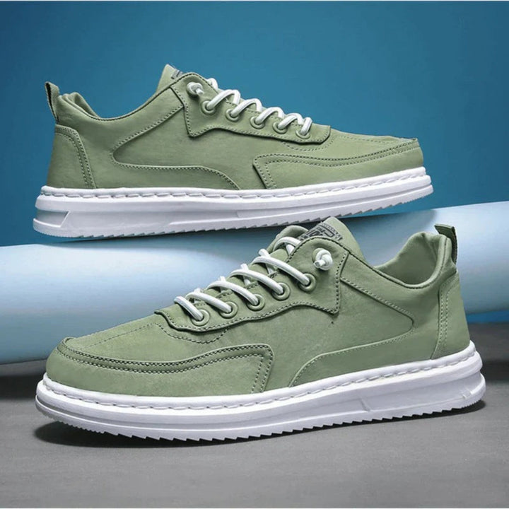 Unisex skor: bekväma och stilrena sneakers med snörning. Perfekt fotbeklädnad för alla tillfällen.