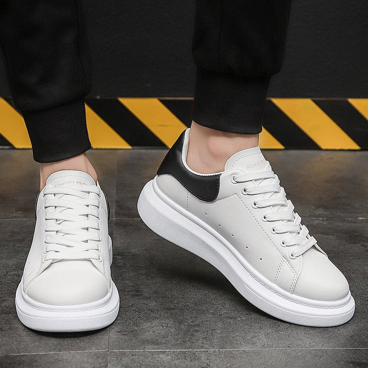 Eleganta vita & svarta urban sneakers för herrar. Perfekta vardags- & fritidsskor med komfort.
