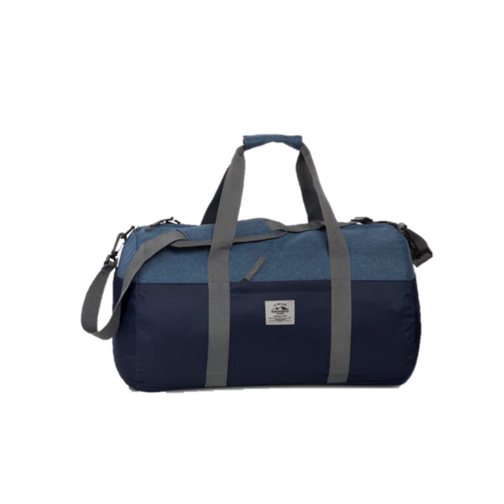 Rymlig VoyagerMax unisex resväska i stilren design, optimerad för organisering av packning på alla typer av resor.